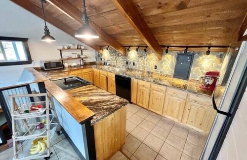 Pocatello House | Mountain Home Getaway-great VIEWS & exercise room