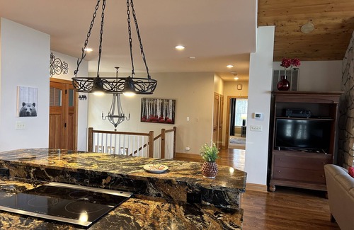 Caldwell House | Mountain Home with Beautiful Views, near Lewisburg/White Sulphur Springs, WV