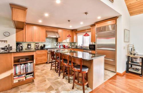 Maplecrest Apartment | Mountain house w/stunning views & gourmet kitchen