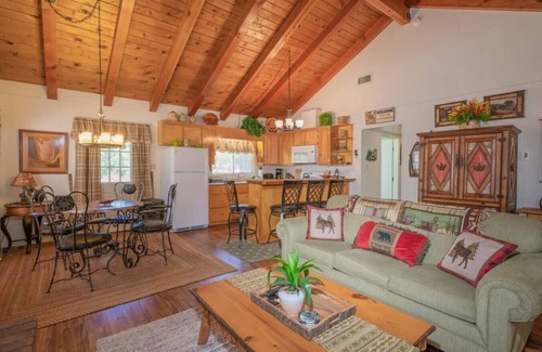 Big Bear City Cabin | Mountain Lane Retreat- Close to Family Fun!