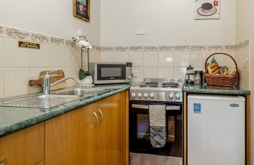 Mount Dandenong Bed & Breakfast | Mountain Lodge