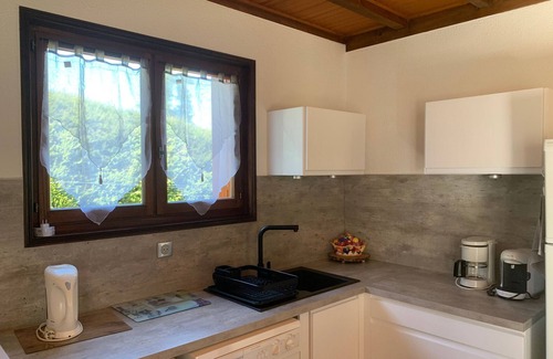 Araules Cottage | Mountain Lodge with Fireplace - 4 Bedrooms, Pet Friendly