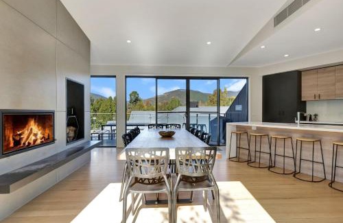 Bright House | Mountain Mist Retreat - 6 Bedrooms
