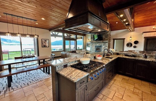 Northwest Montana - Glacier National Park House | Mountain Modern Family 6-Acre Luxury Home & Guest Cabin w/Lake View & Nearby Lake Access