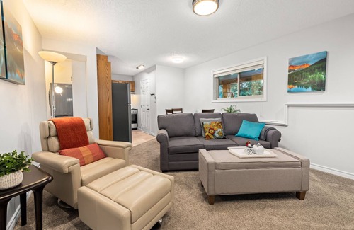 Sidney Apartment | Mountain Retreat