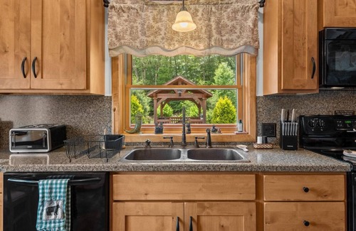 Kelayres Cabin | Mountain Retreat on 10 Acres, Hot Tub & Pond