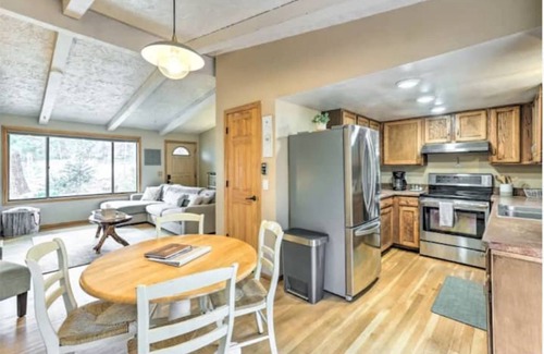 Kings Valley House | Mountain Retreat w/Hot Tub!