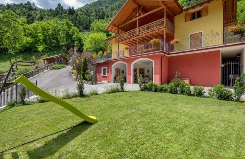 Caldes Apartment | Mountain Retreat with Sauna