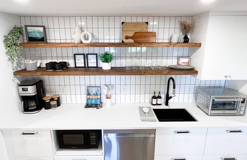 Lynn Valley Apartment | Mountain Serenity w/City Views!