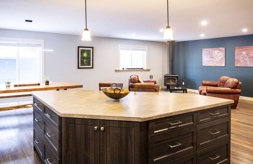 Revelstoke House | Mountain-Side Escape