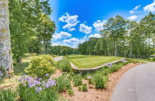 Cashiers Apartment | Mountain Time Cashiers Condo with Deck and Views!