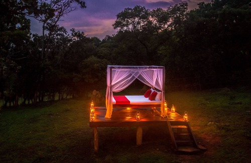 Imbulpe Ski Chalet | Mountain Top Glamping Suite with a Star Bed