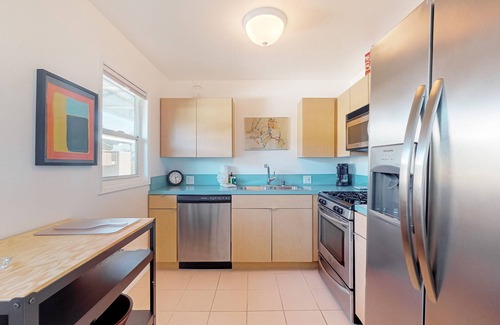 Old Las Palmas Condo | Mountain-view condo with pool, hot tub, balcony, & central AC