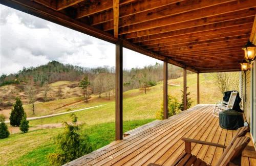 Franklin House | Mountain-View Franklin Retreat Near Hiking!