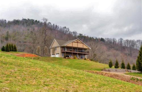 Franklin House | Mountain-View Franklin Retreat Near Hiking!