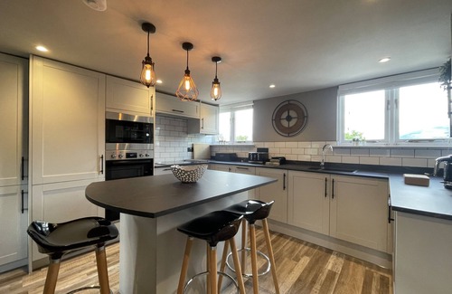 Keswick Cottage | Mountain View - an apartment that sleeps 4 guests in 2 bedrooms