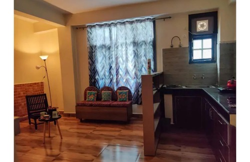 Shoghi Apartment | Mountain View Homestay! 6-10 guest |Wifi, Parking