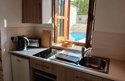 Skarinou Apartment | Mountain View Oasis