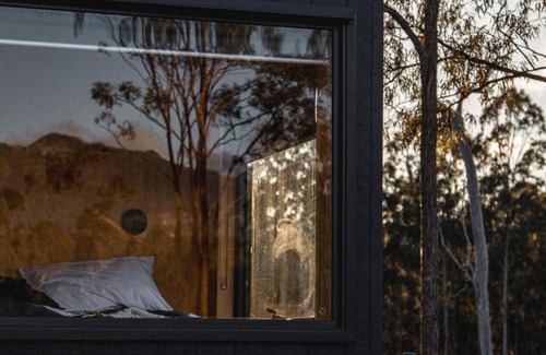 Moogerah House | Mountain View Off-Grid Cabin in the Scenic Rim - Ramana