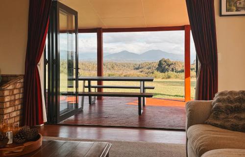 Hokitika House | Mountain View Retreat