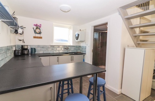 Kinvara Cottage | MOUNTAIN VIEW, romantic, with open fire in Kinvara, County Galway