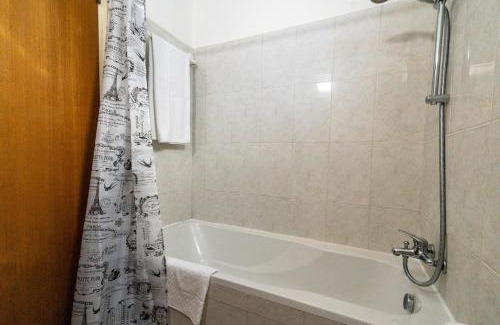 Ayios Dhometios Apartment | Mountain View Suite