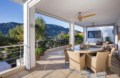 La Drova House | Mountain View Villa