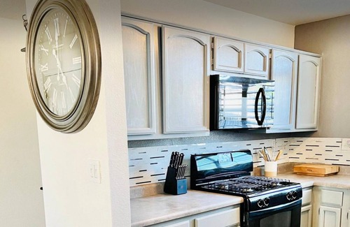 Northeast El Paso House | Mountain Views- 15 min to fort bliss. No pets