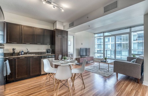 Brentwood House | Mountain Views! Bright & Spacious 2BD 2BA Condo