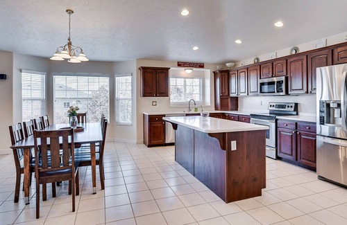 North Ogden House | Mountain Views Family Home, Retreat and Relax