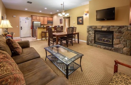 Genoa Villa | Mountain Views. Outdoor Hot Springs & Pool