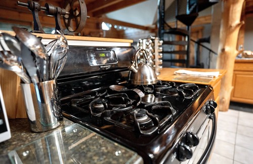 West Halifax Cabin | Mountain Views Summer Sunsets Private Hiking Tail Gameroom Minimalist