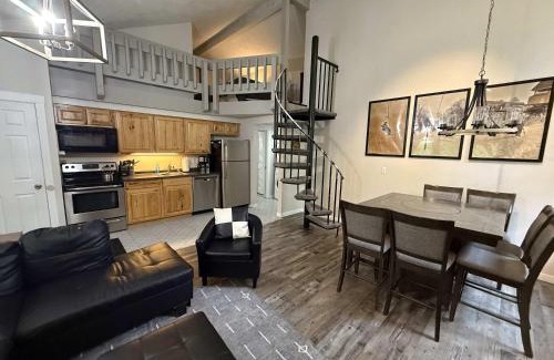 Boyne Falls House | Mountain Villas Condo Retreat for 12