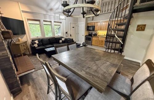 Boyne Falls House | Mountain Villas Condo Retreat for 12