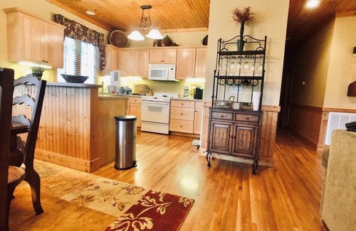 Cashiers Condo | Mountain walk-in level condo!