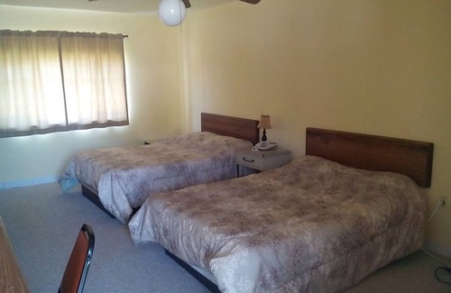 Mount Storm Hotel | Mountaineer Motel - Standard room