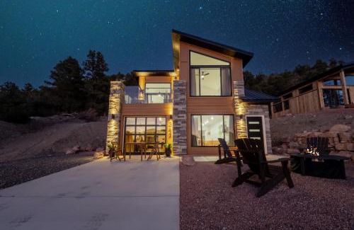 Glendale House | Mountainside Retreat Climbing Wall Zion Bryce 3BR Stargazing Firepit EV