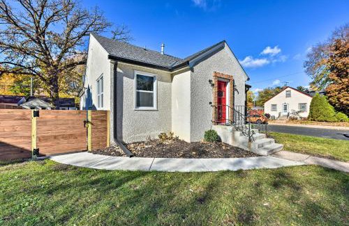 Hiawatha House | Mpls Duplex with WiFi and Kitchen 5 Mi to Dtwn!