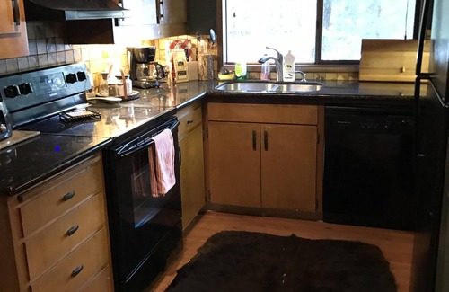 Rhododendron House | Mt. Hood Retreat on the Sandy River next to Resort