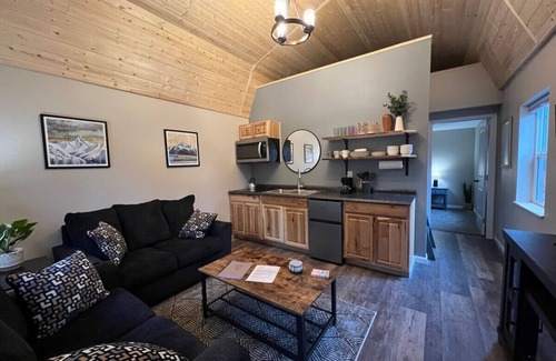Bear Creek Cabin | Mt. Marathon Cozy cabin 3 of 3 brand new build