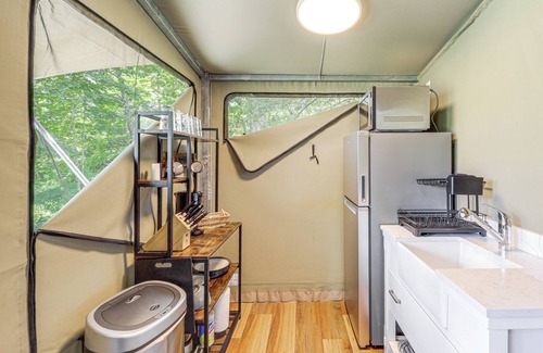 Vilas Cottage | Mtn-view Deck: Scenic Glamping Getaway Near Boone!