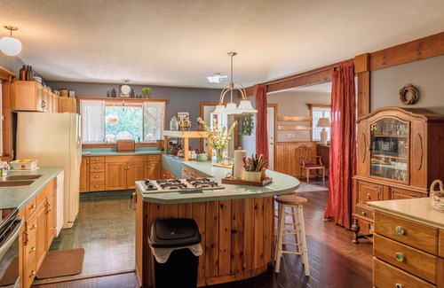 Grand Forks House | MtnSpa Educational Retreat Rental on 400 acer historical farmland