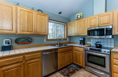 Deer Park House | MTRO02 - 3 Suites, AC, Hot Tub, Games Galore
