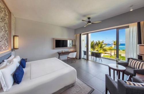 Plaine Magnien Hotel | Walking Distance to La Cambuse Beach! Sea View, Outdoor Pool, Free Parking!