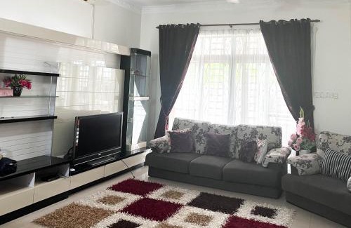 Sabak Aur Apartment | Muar Homestay [Located at Sabak Awor Seafood Court]
