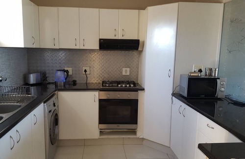 Muizenberg Apartment | MUIZENBERG SEA VIEW APARTMENT