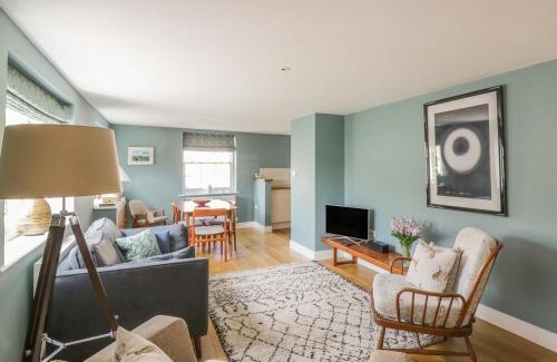 Hadleigh House | Mulberry Cottage