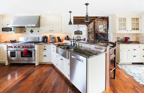 Fairfield House | Multi Family Saltwater Pool Retreat - 6 bedroom chateau in Fairfield nature!