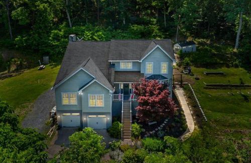 Front Royal House | Multi-gen Family Mountain House
