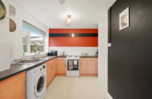 Swindon House | Mundy Avenue - Contractors*Long Stays Disc*Free Parking*Wifi